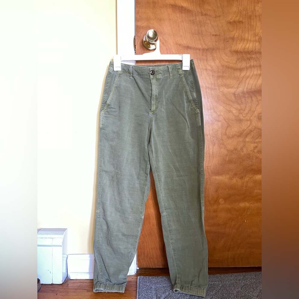 GAP Army Green Jogger (petite)